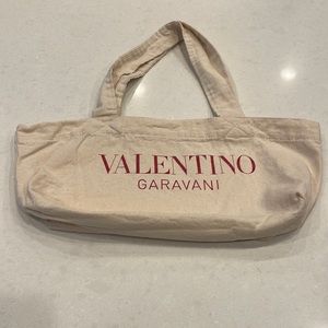 Valentino garavani tote, canvas excellent condition, looks great on many styles.